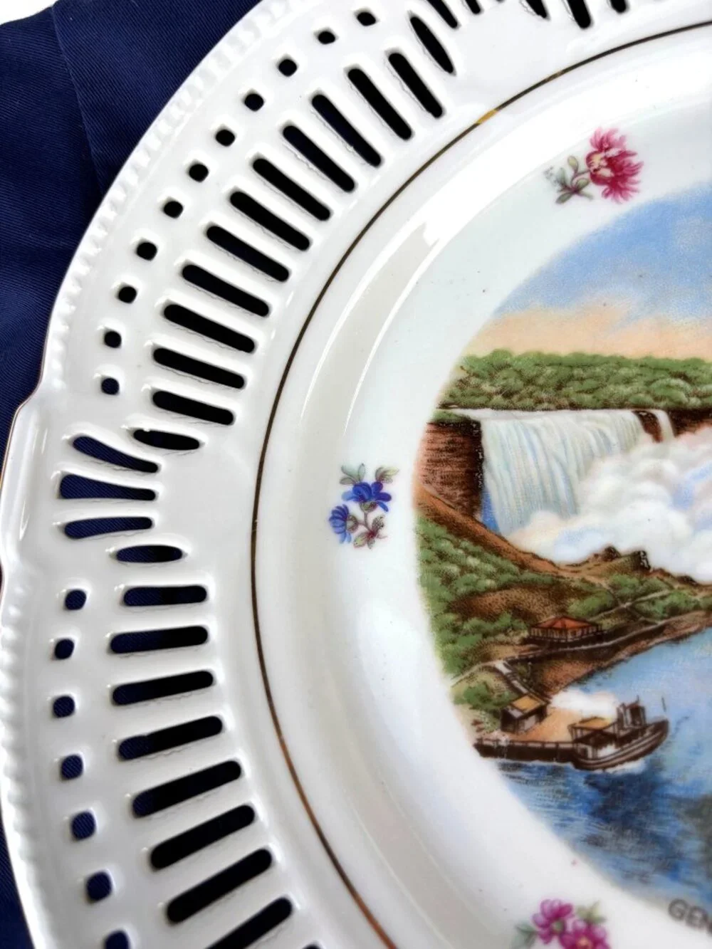 Reticulated Porcelain Decorative Plate Vtg Niagara Falls Floral Accent Gold Trim